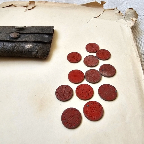 WWII Antique Womens Black Wallet Purse and Lot of 12 OPA Red Point Ration Tokens - Picture 6 of 15